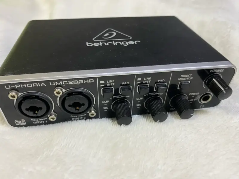 Interfaz de audio Behringer U-Phoria UMC202HD - 2