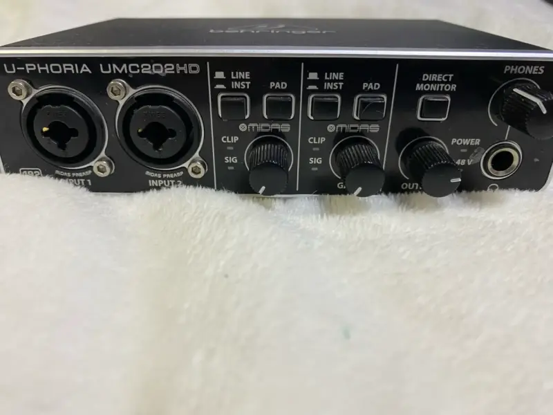 Interfaz de audio Behringer U-Phoria UMC202HD - 4