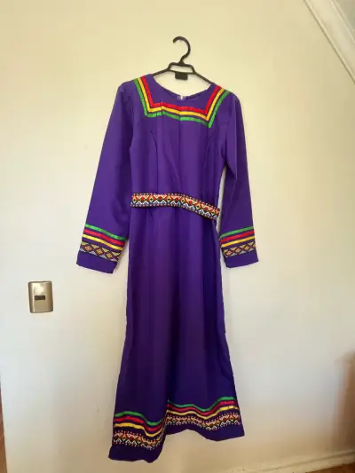 Vestido largo morado con detalles étnicos - miniatura 1