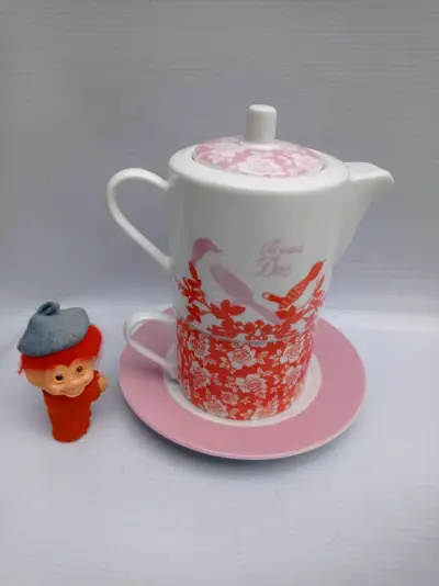 Set de té de porcelana con diseño floral - miniatura 1