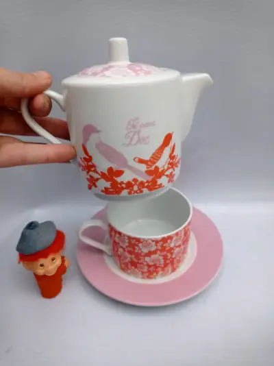 Set de té de porcelana con diseño floral - miniatura 2