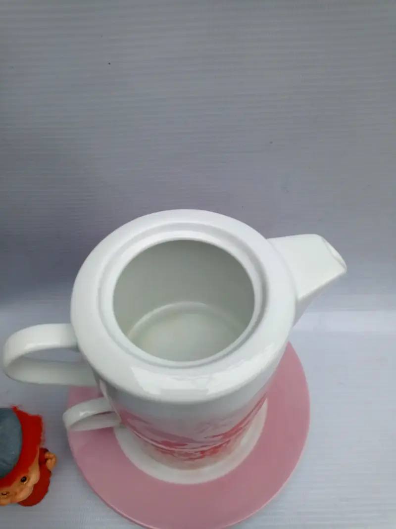 Set de té de porcelana con diseño floral - 3