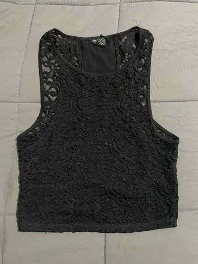 Top de encaje negro Forever 21 - miniatura 1