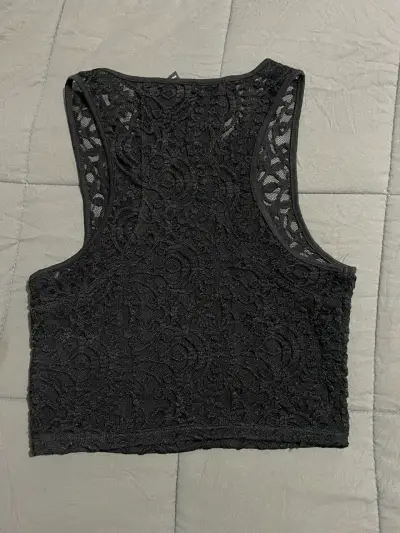 Top de encaje negro Forever 21 - miniatura 2
