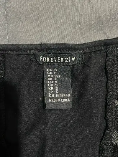 Top de encaje negro Forever 21 - miniatura 3