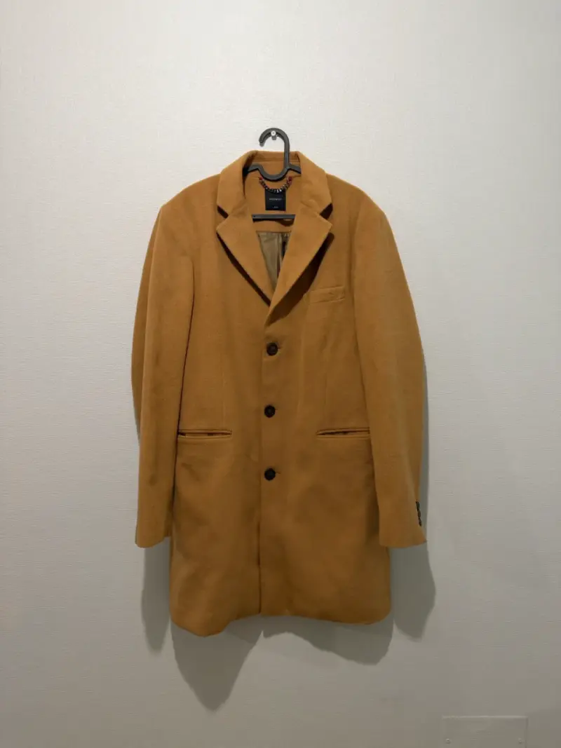 Abrigo de lana marrón para hombre