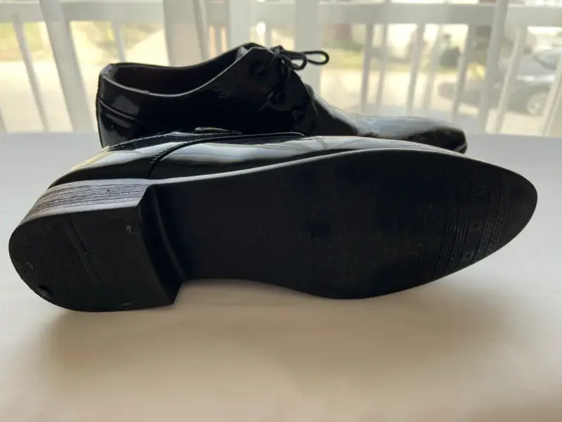 Zapatos de vestir negros para hombre con diseño grabado - 3