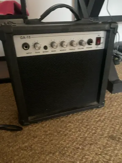 Guitarra eléctrica negra estilo Stratocaster - miniatura 4
