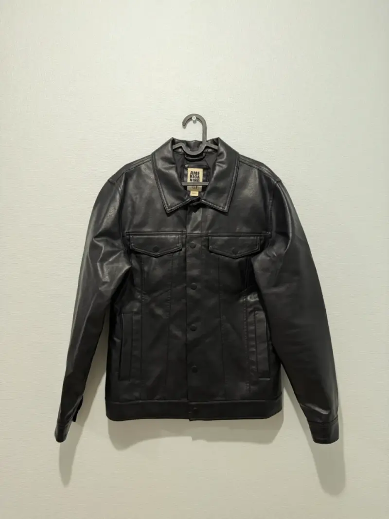 Chaqueta de cuero negra estilo casual