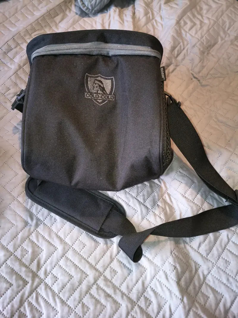 Bolso bandolero Colo-Colo negro con logo - 1