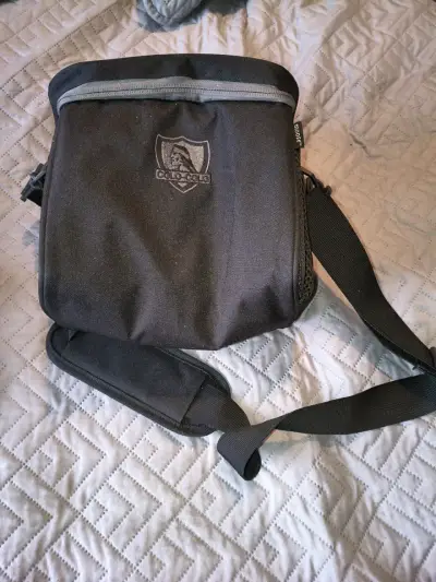 Bolso bandolero Colo-Colo negro con logo - miniatura 1