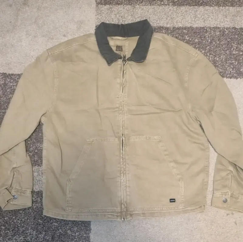 Chaqueta beige con cuello contrastante - 1