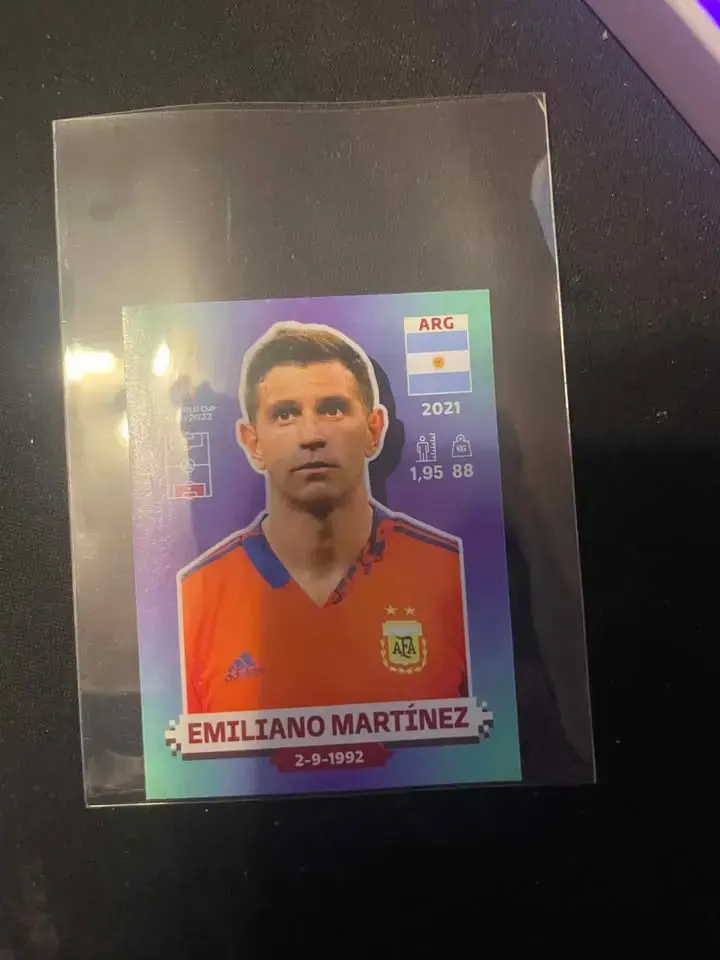 Lámina Panini Dibu Mundial Qatar 2022 ARG 3 - 1