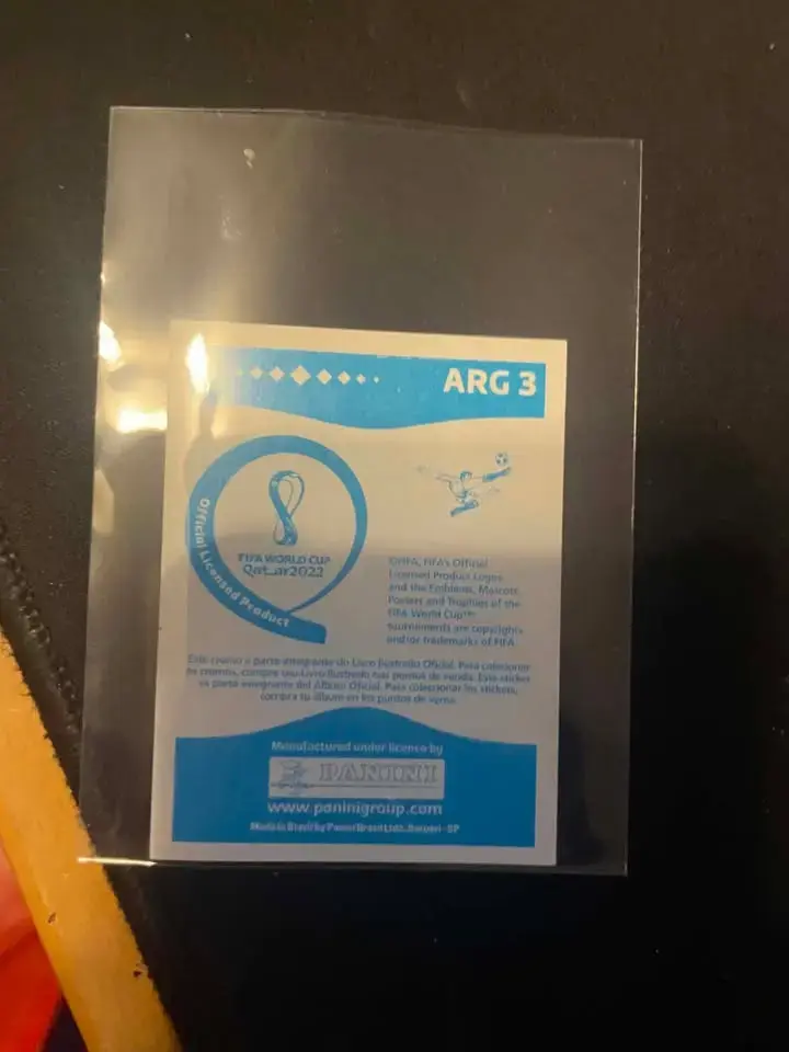 Lámina Panini Dibu Mundial Qatar 2022 ARG 3 - 2