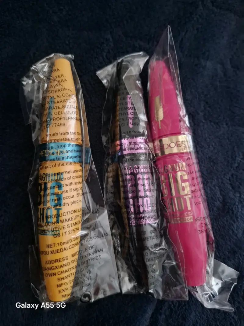 MASCARA DE PESTAÑAS NEGRA - 4