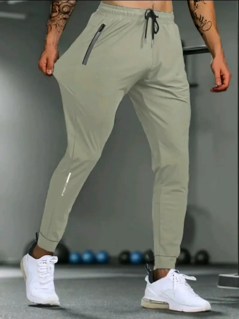 Pantalones deportivos hombre color beige con bolsillos