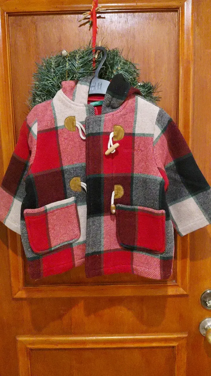 Abrigo infantil a cuadros rojo y beige - 1