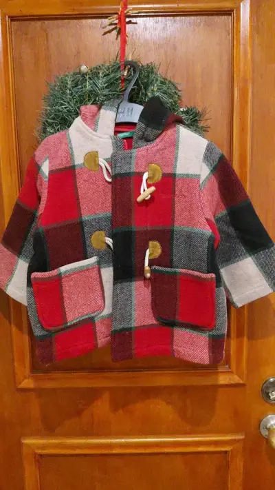 Abrigo infantil a cuadros rojo y beige - miniatura 1