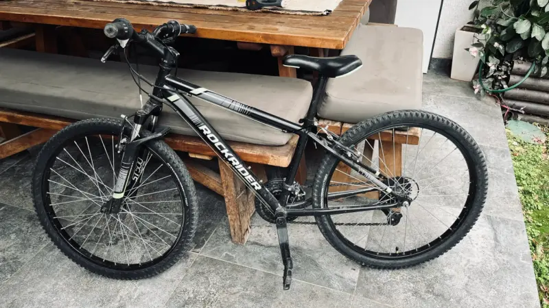 Bicicleta Rockrider 520 MTB negra en buen estado - 1