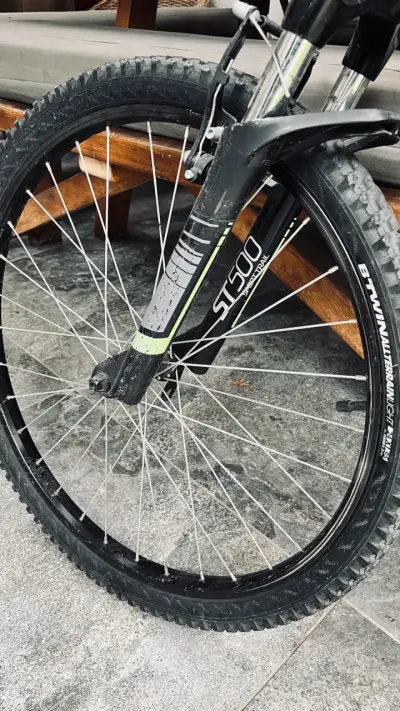 Bicicleta Rockrider 520 MTB negra en buen estado - miniatura 2