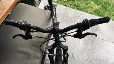 Bicicleta Rockrider 520 MTB negra en buen estado - miniatura 3