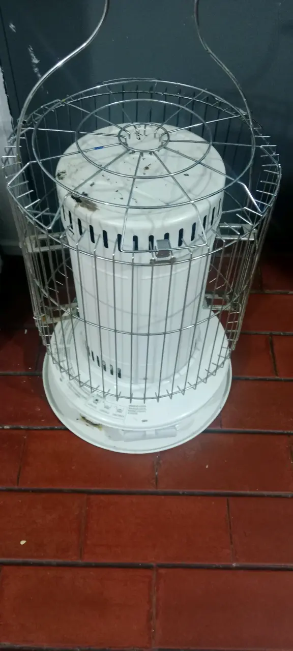 Calefactor a parafina con rejilla de seguridad - 1