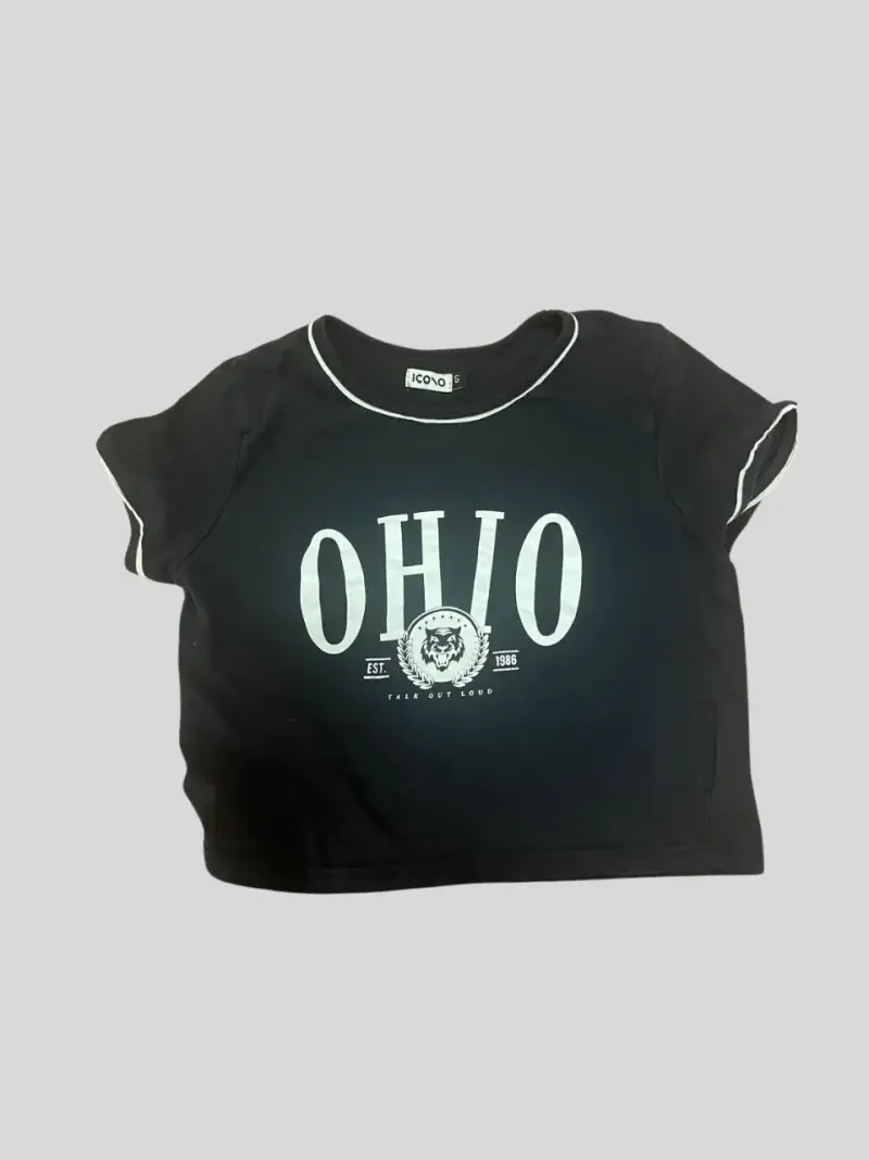 Polera negra con estampado 'Ohio' para mujer