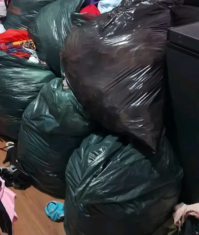 Lote de ropa usada en bolsas grandes