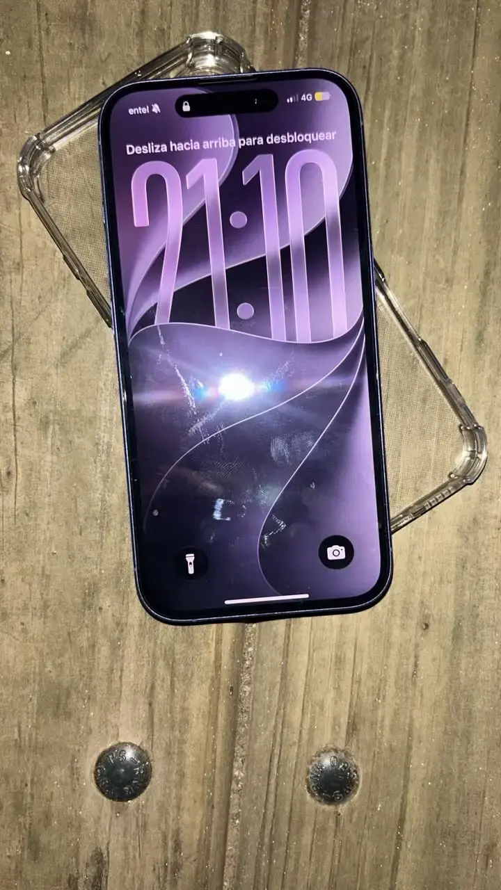 iPhone 16 en buen estado con carcasa - 1