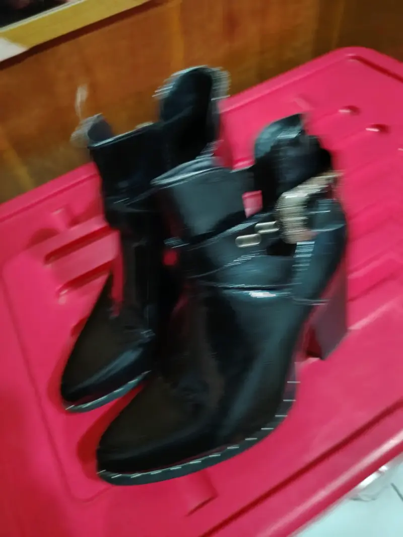 Botines de cuero negro con tacón alto - 1