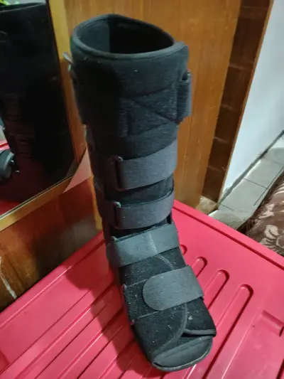 Botines de cuero negro con tacón alto - miniatura 2