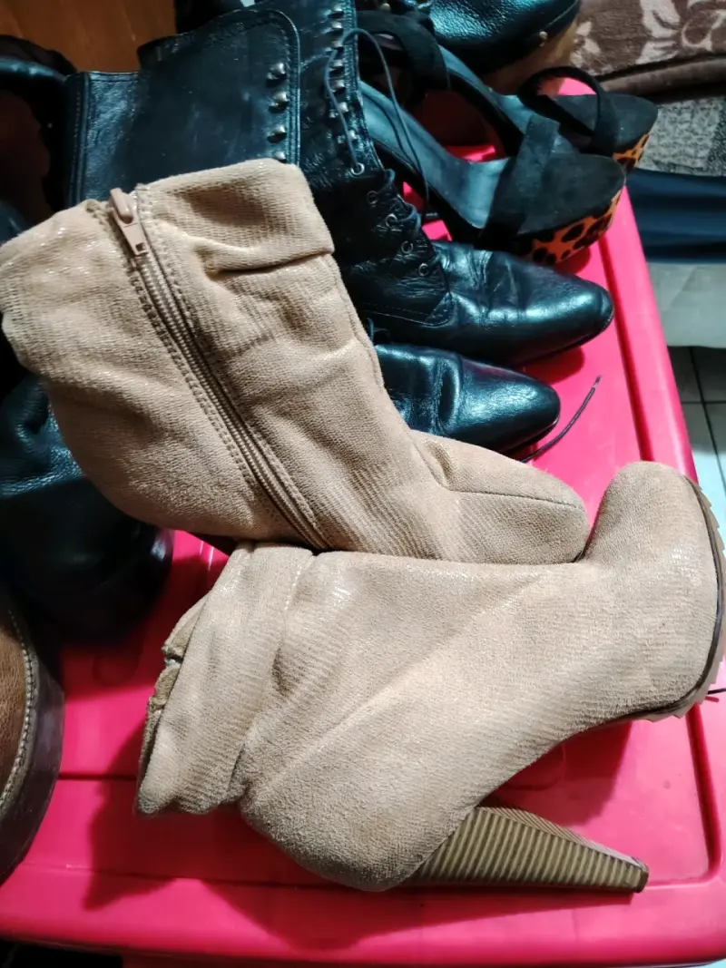 Botines de cuero negro con tacón alto - 4
