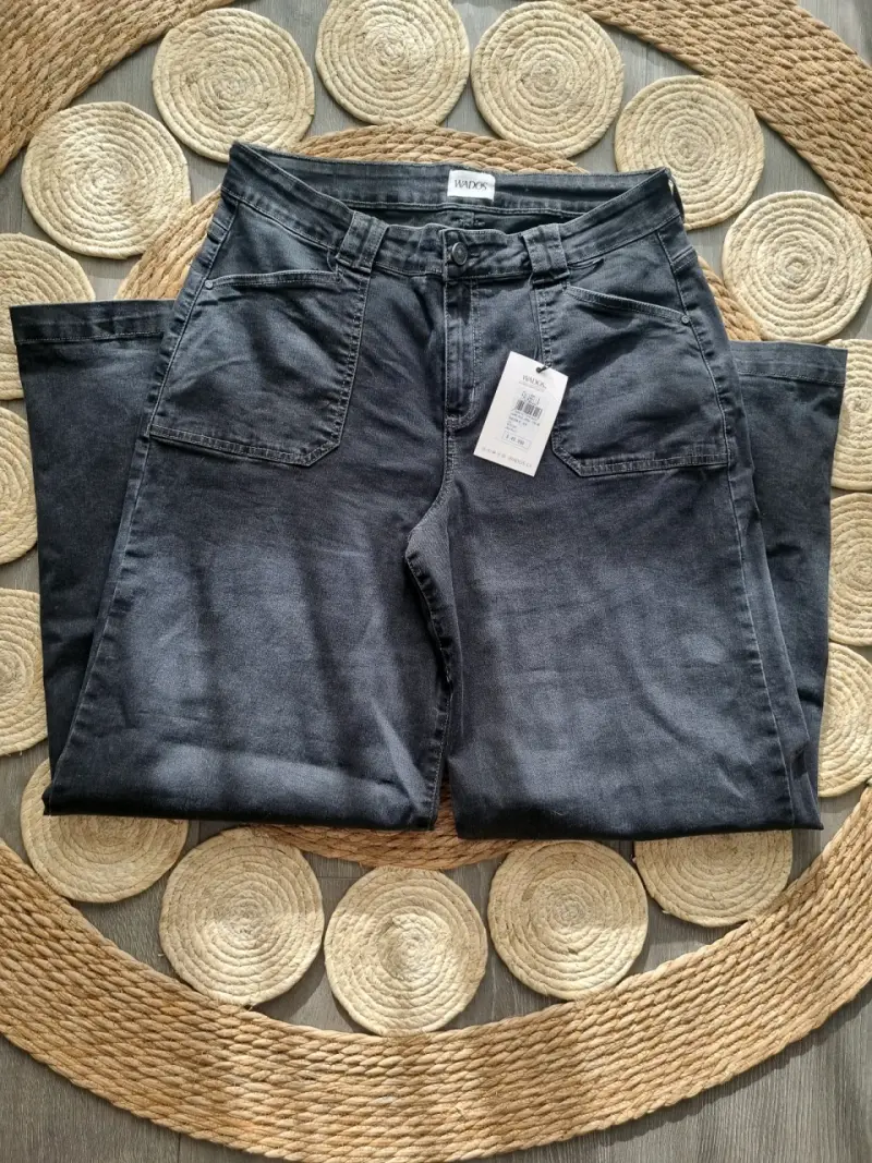 Jeans negros de mujer Wados con etiqueta - 1