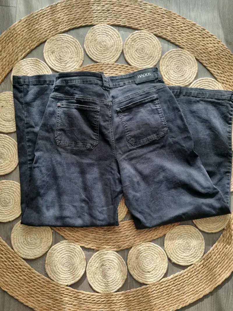 Jeans negros de mujer Wados con etiqueta - 2