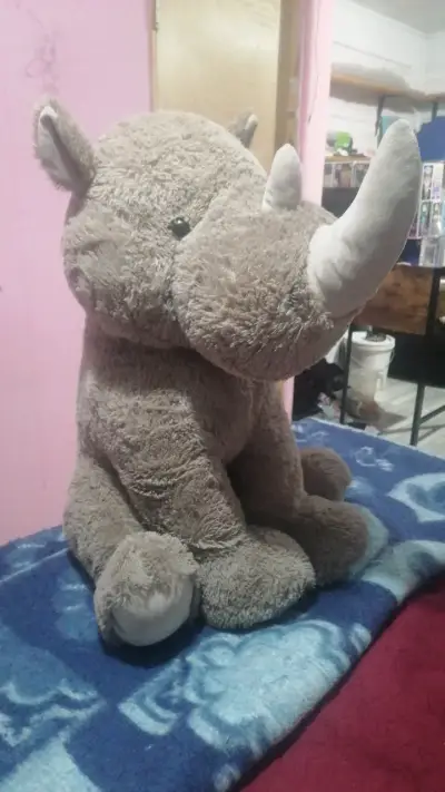 Peluche rinoceronte grande y suave - miniatura 3