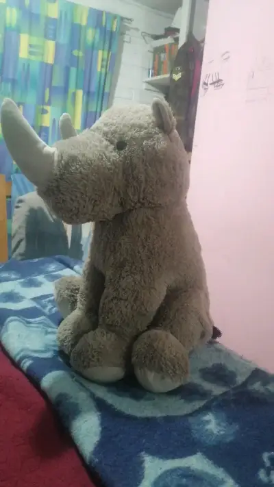 Peluche rinoceronte grande y suave - miniatura 5