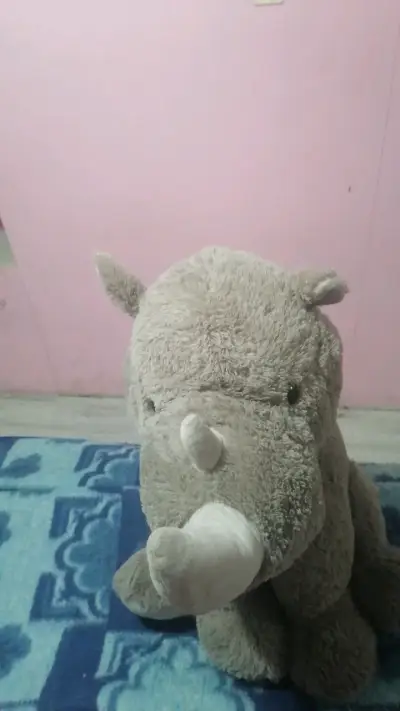 Peluche rinoceronte grande y suave - miniatura 6