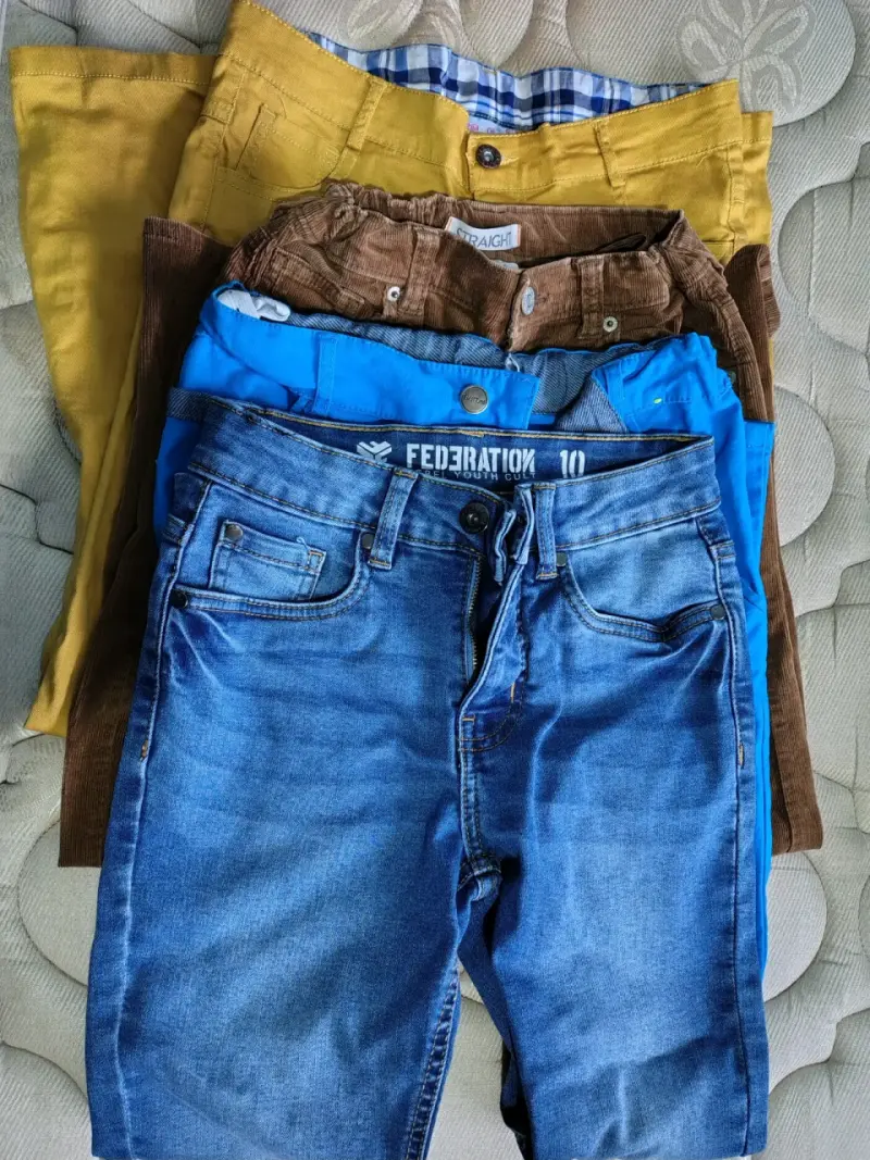 Lote de pantalones para niños en varios colores - 1