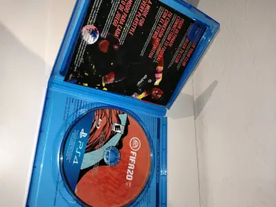 Juego FIFA 20 para PS4 en buen estado - miniatura 3