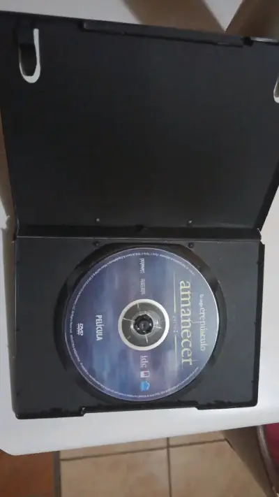 Películas Crepúsculo Amanecer Parte 1 y 2 en DVD - miniatura 2