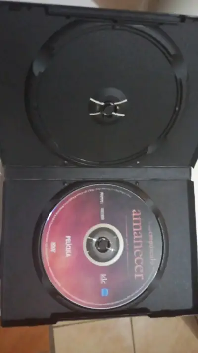Películas Crepúsculo Amanecer Parte 1 y 2 en DVD - miniatura 3