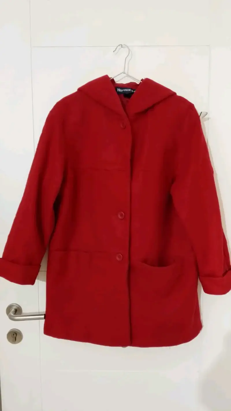 Abrigo rojo de lana para mujer