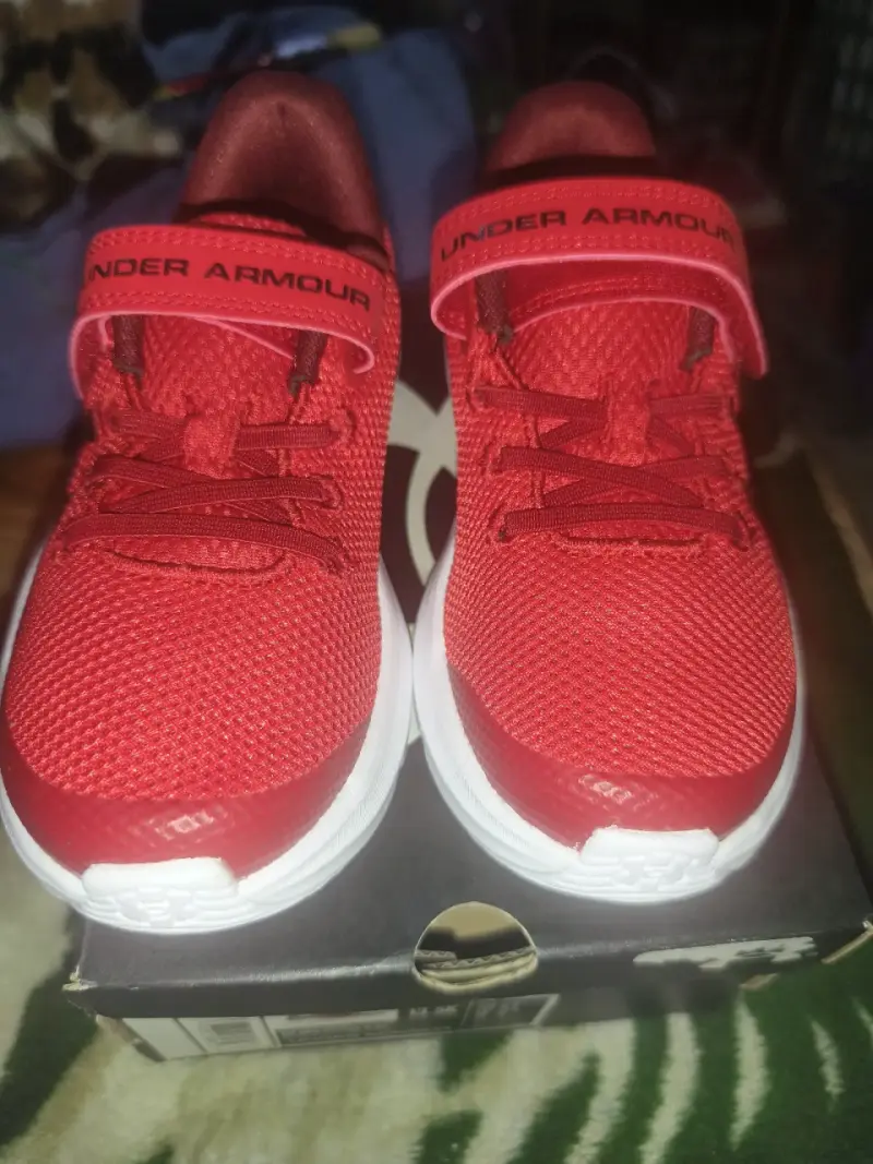 Zapatillas deportivas rojas Under Armour para niñ - 1