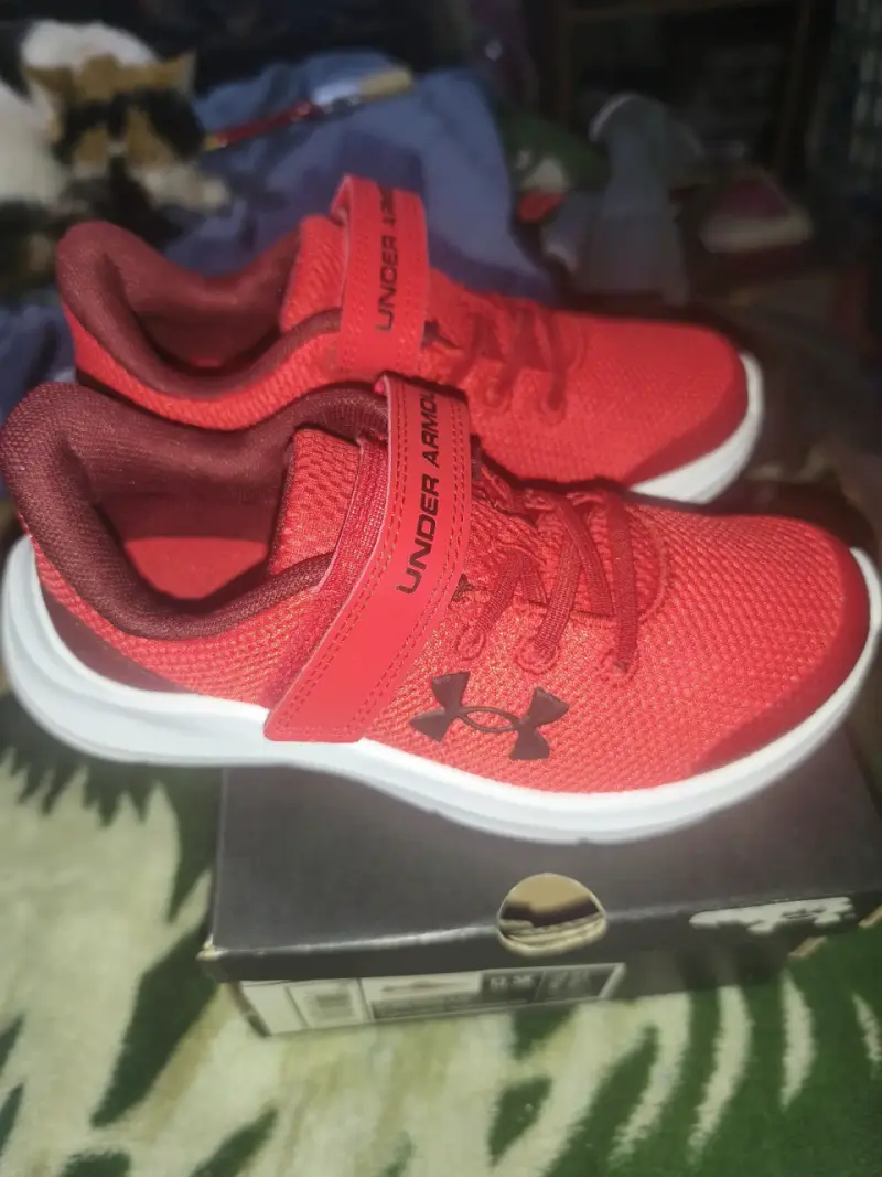 Zapatillas deportivas rojas Under Armour para niñ - 3