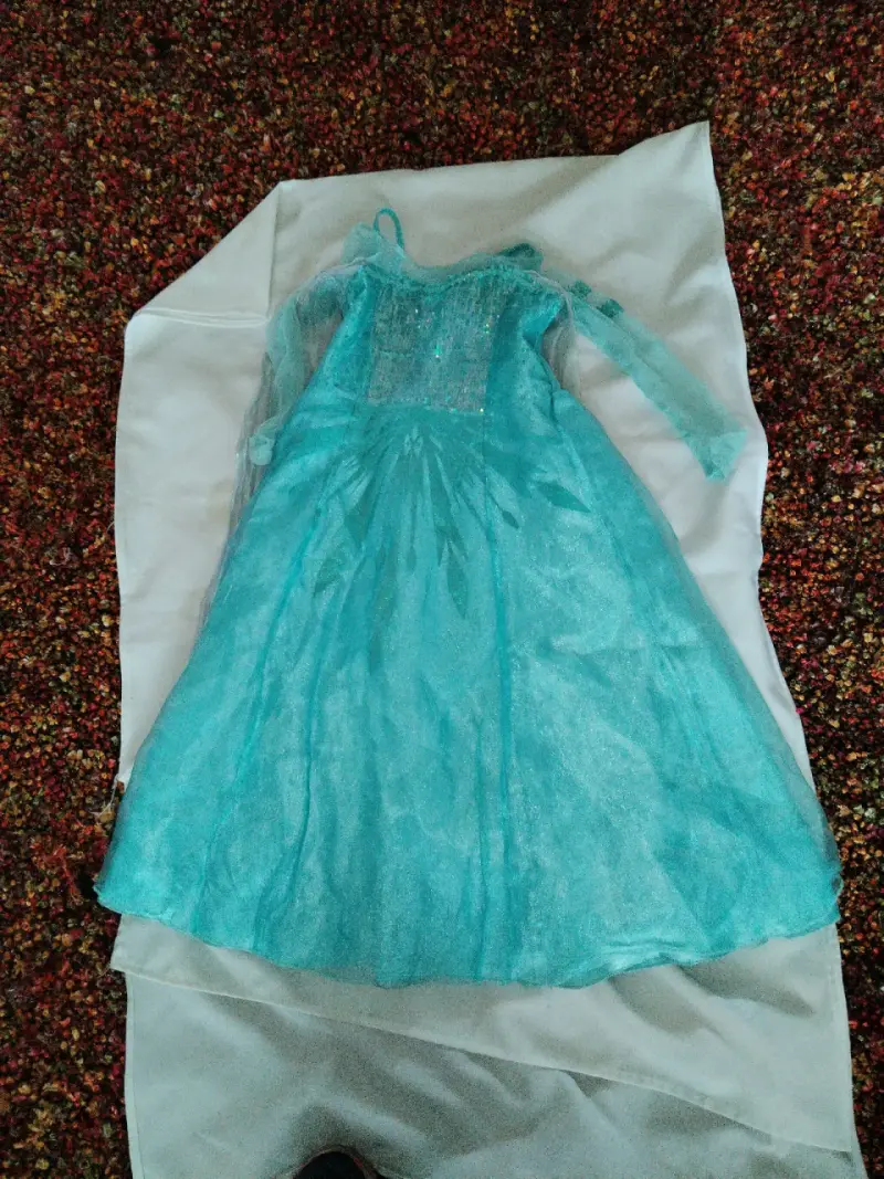 Vestido de princesa azul para niña