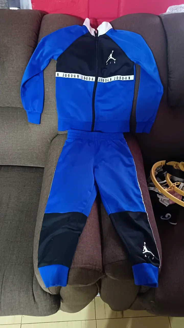 Conjunto deportivo infantil azul y negro Jordan - 1