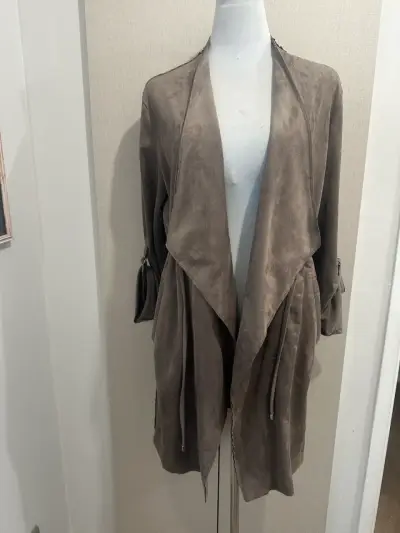 Chaqueta abierta de gamuza marrón para mujer - miniatura 1