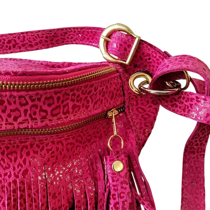 Banano fucsia con flecos y estampado animal print - 1