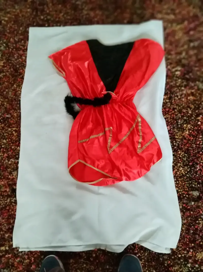 Disfraz de bufón rojo y negro para adultos