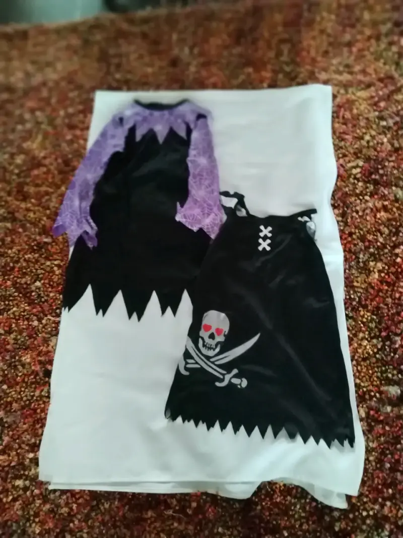 Disfraces de Halloween para niños pirata y bruja